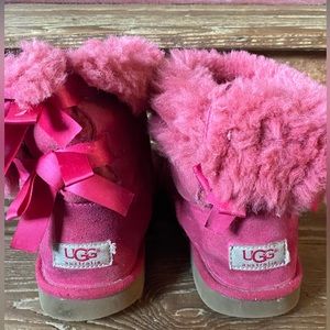 Pink girls uggs size 4
